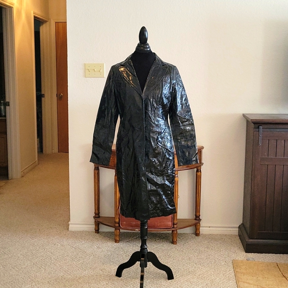 Newport News Black Leather Crocodile Imprint Rain Coat size 12